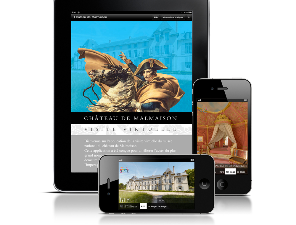 L'image présente plusieurs appareils électroniques, notamment une tablette et un smartphone, affichant des contenus liés à une visite virtuelle du Château de Malmaison. On y trouve des éléments graphiques et textuels sur le château, ainsi qu'une représentation d'une scène historique, probablement reliée à Napoléon. L'ensemble suggère une expérience interactive pour découvrir ce lieu historique.