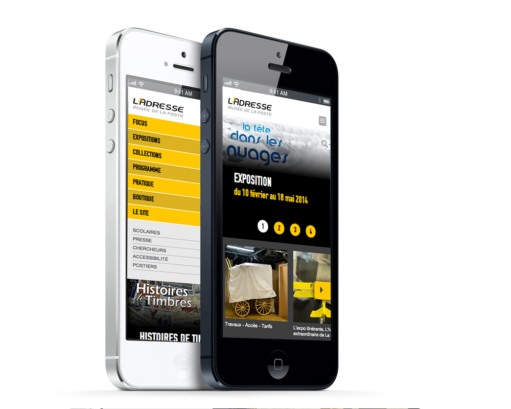L'image montre deux smartphones, un blanc et un noir, affichant des captures d'écran d'un site web. Le smartphone blanc semble afficher un menu avec des sections comme "FOCUS", "EXPOSITIONS", "COLLECTIONS", et "PROGRAMME". Le smartphone noir montre un contenu d'exposition avec des dates. L'ensemble donne une impression moderne et élégante, mettant en avant une interface utilisateur de site internet.
