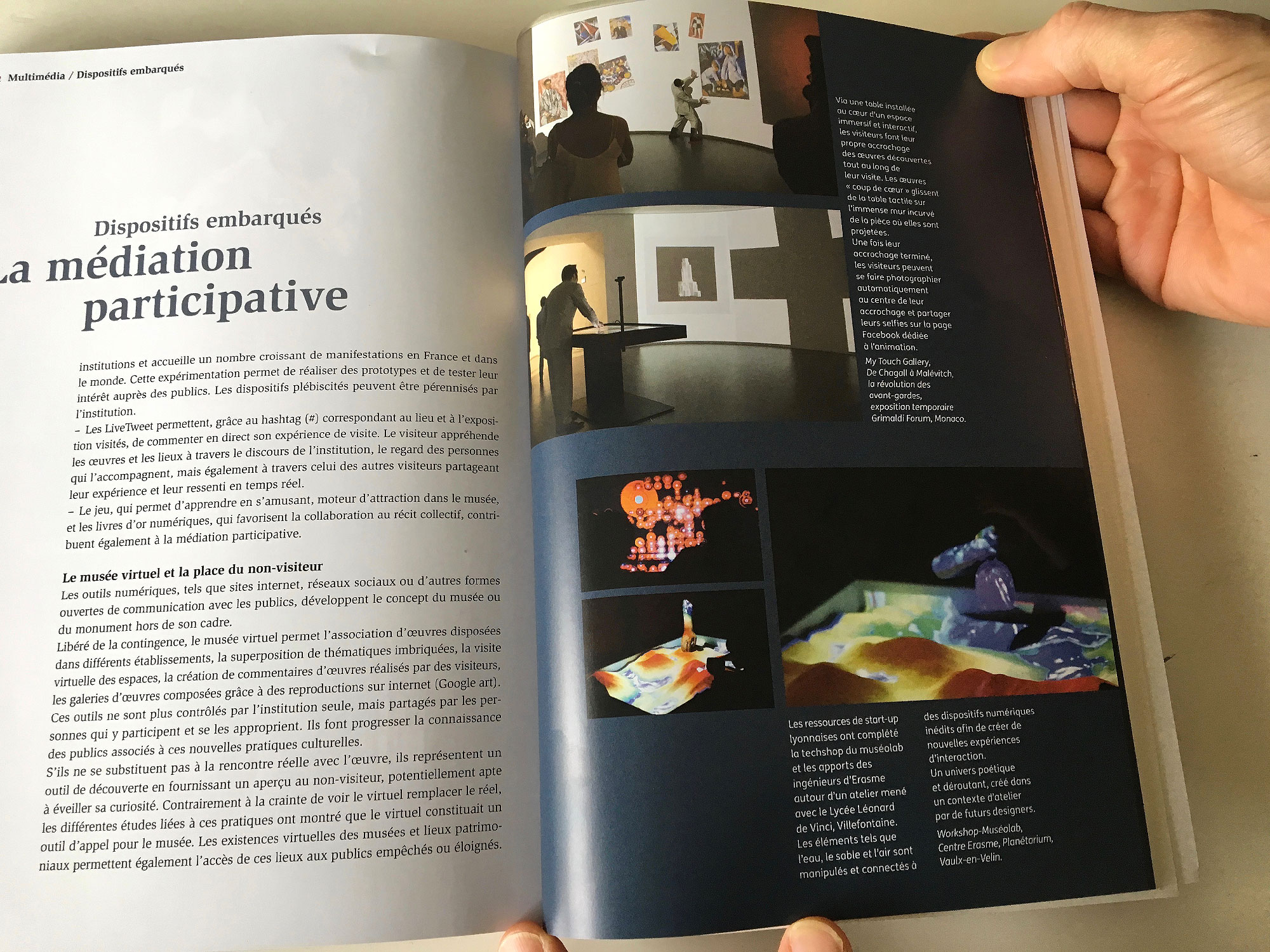L'image montre une page d'un livre ou d'une revue avec du texte et des illustrations. Le texte aborde le sujet de la médiation participative, probablement en lien avec des dispositifs impliquant des interactions entre les visiteurs et les œuvres. On peut voir des images illustratives qui semblent représenter des installations ou des dispositifs interactifs, ainsi qu'une personne en train d'interagir avec une œuvre d'art. Les éléments visuels semblent mettre en avant des expériences innovantes dans le domaine culturel.