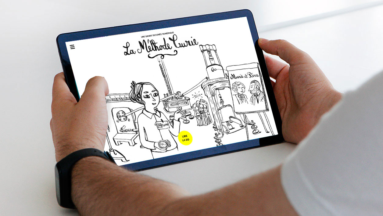 L'image montre une personne tenant une tablette sur laquelle est affichée une illustration en noir et blanc. Cette illustration semble représenter un univers lié à la cuisine ou à la gastronomie, avec divers éléments graphiques évoquant des aliments ou des outils de cuisine. Le titre "La Mélancolie Lurie" est visible en haut de l'écran, indiquant peut-être un projet ou une publication sur ce sujet. L'ensemble dégage une ambiance créative et artistique.