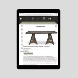 L'image montre une tablette numérique affichant des informations sur un meuble ancien. Il s'agit d'une paire de tréteaux avec un plateau rapporté, datée du Moyen Âge. La description fournit des détails sur la forme et les caractéristiques du meuble, ainsi que sur son histoire ou son utilisation. Le design du mobilier est évoqué, avec une attention particulière portée aux éléments décoratifs et structurels.